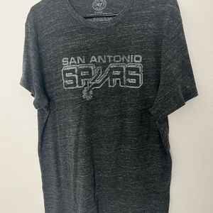 Forty Seven Brand - San Antonio Spurs - Men’s L Tee
